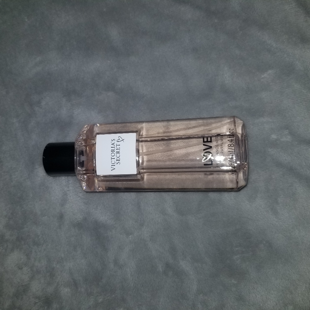 Victoria's Secret LOVE body spray